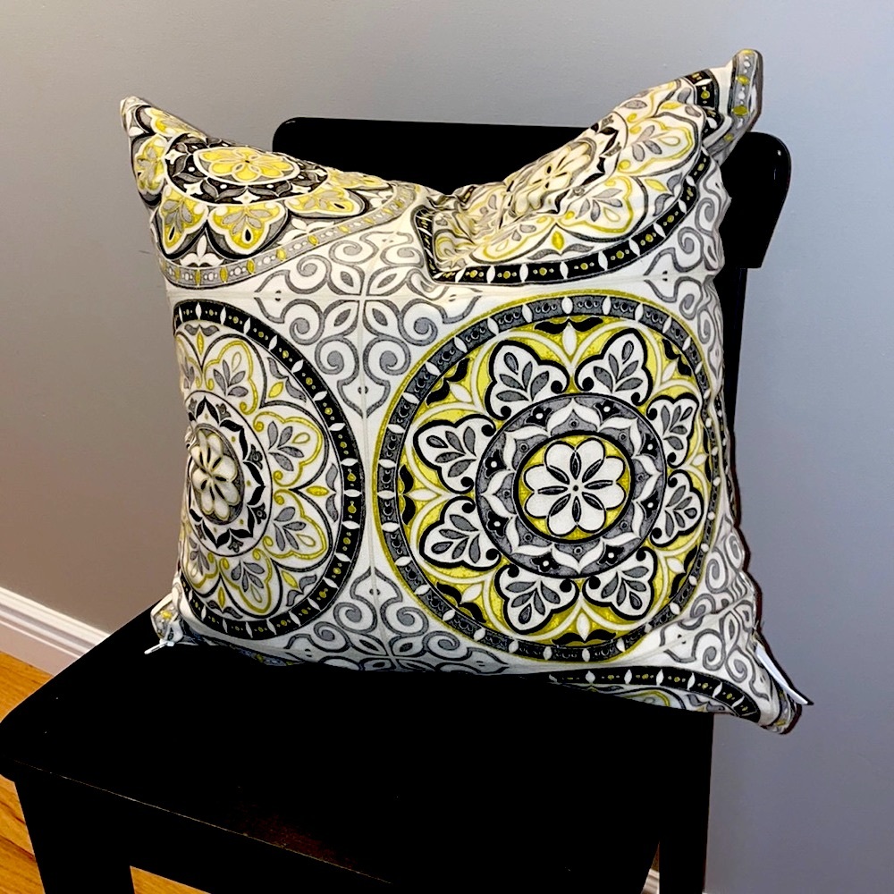 Beautiful Accent Pillow in EUC ๐ Pretty Colors of Yellow, Gray, Black & โฆ - Picture 4 of 11